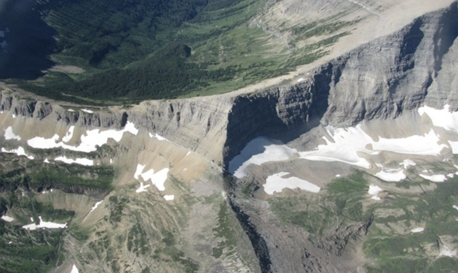 Đỉnh Triple Divide nhìn từ trên cao.