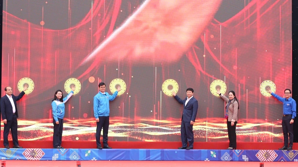 Các đại biểu thực hiện nghi thức khởi động đề án 