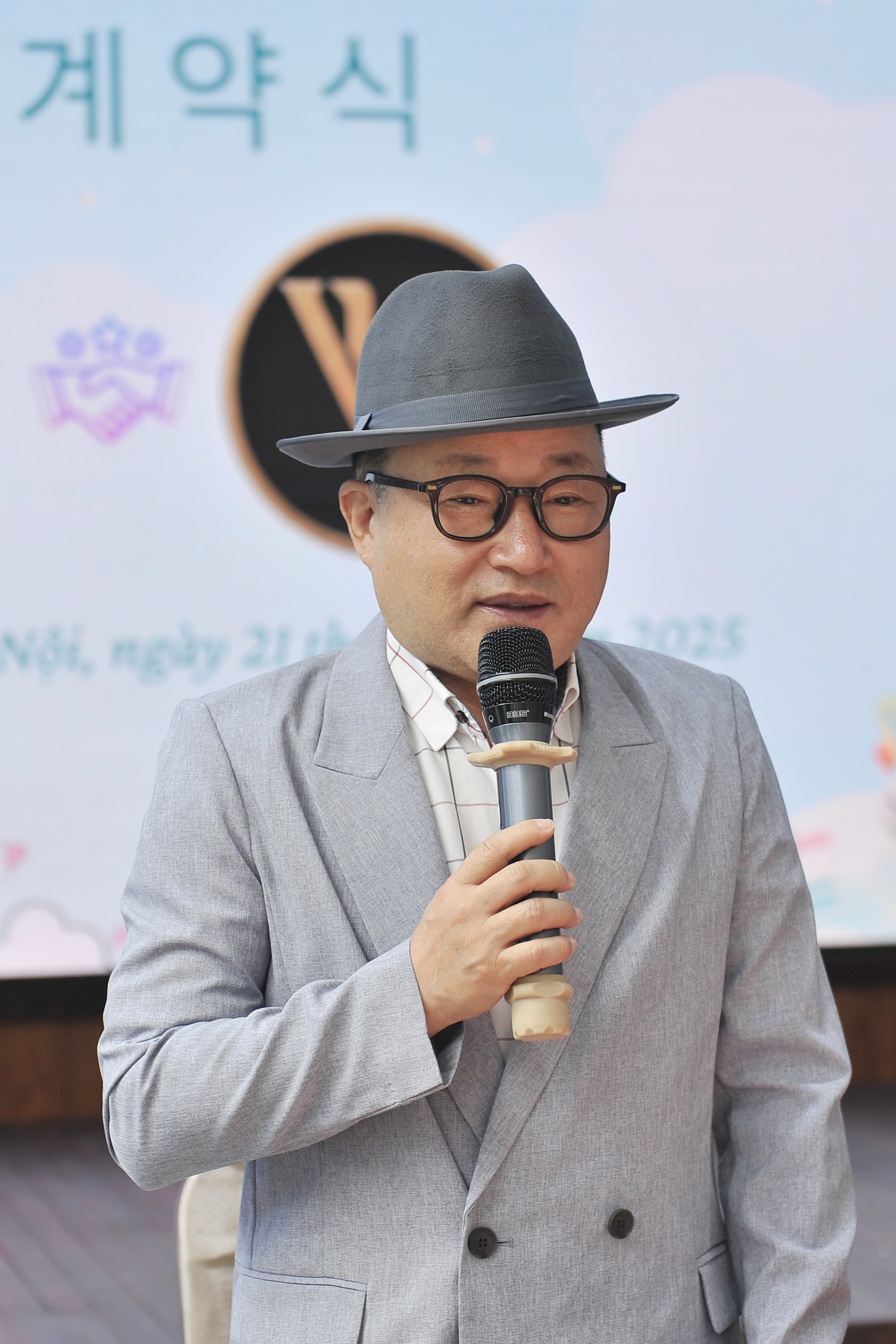 Ông Park Sil, Chủ tịch Công ty Truyền thông và Thương mại VK Media phát biểu.