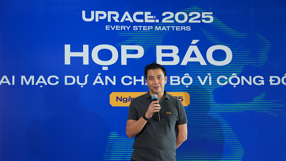 Ông Kelly Wong, Tổng Giám đốc VNG, phát biểu tại lễ khởi động UpRace 2025 với thông điệp mỗi bước chạy đều mang lại hy vọng.