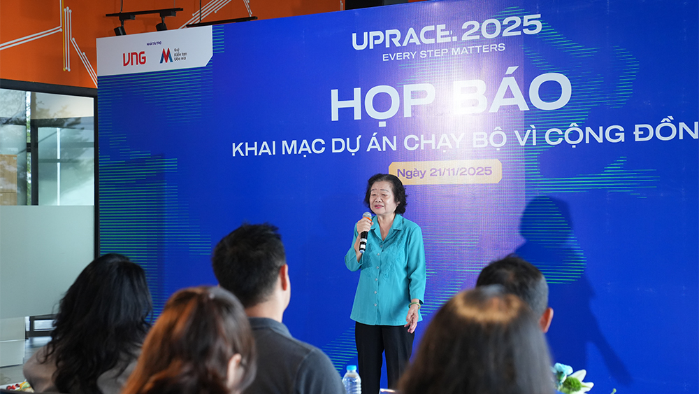 Nguyên Phó Chủ tịch nước Trương Mỹ Hoa, Chủ tịch Quỹ Học bổng Vừ A Dính, chia sẻ về hành trình hỗ trợ hàng ngàn học sinh vùng khó khăn.