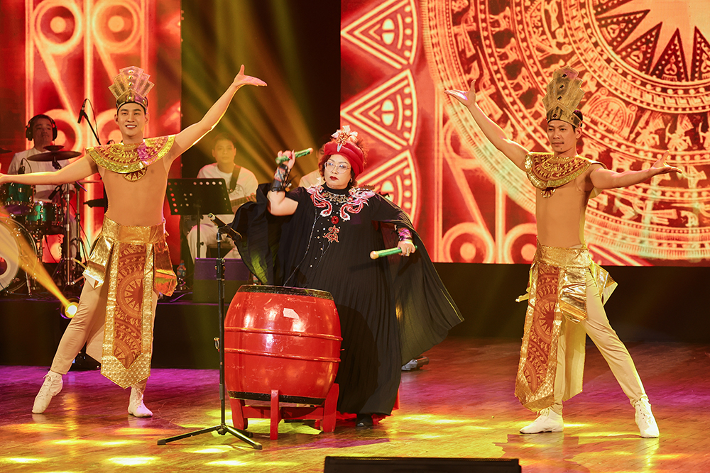 Quán Quân Phương Đài.