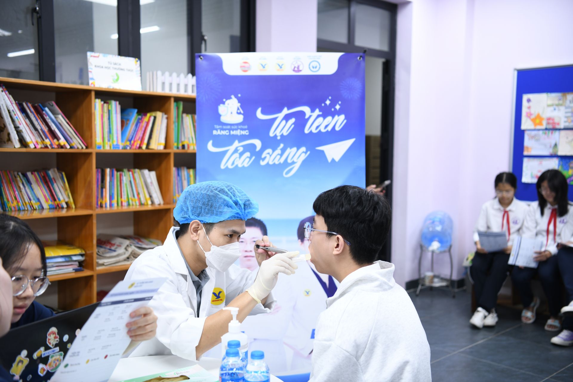 Hình ảnh thăm khám tại Nha khoa Medlatec - MedDental.