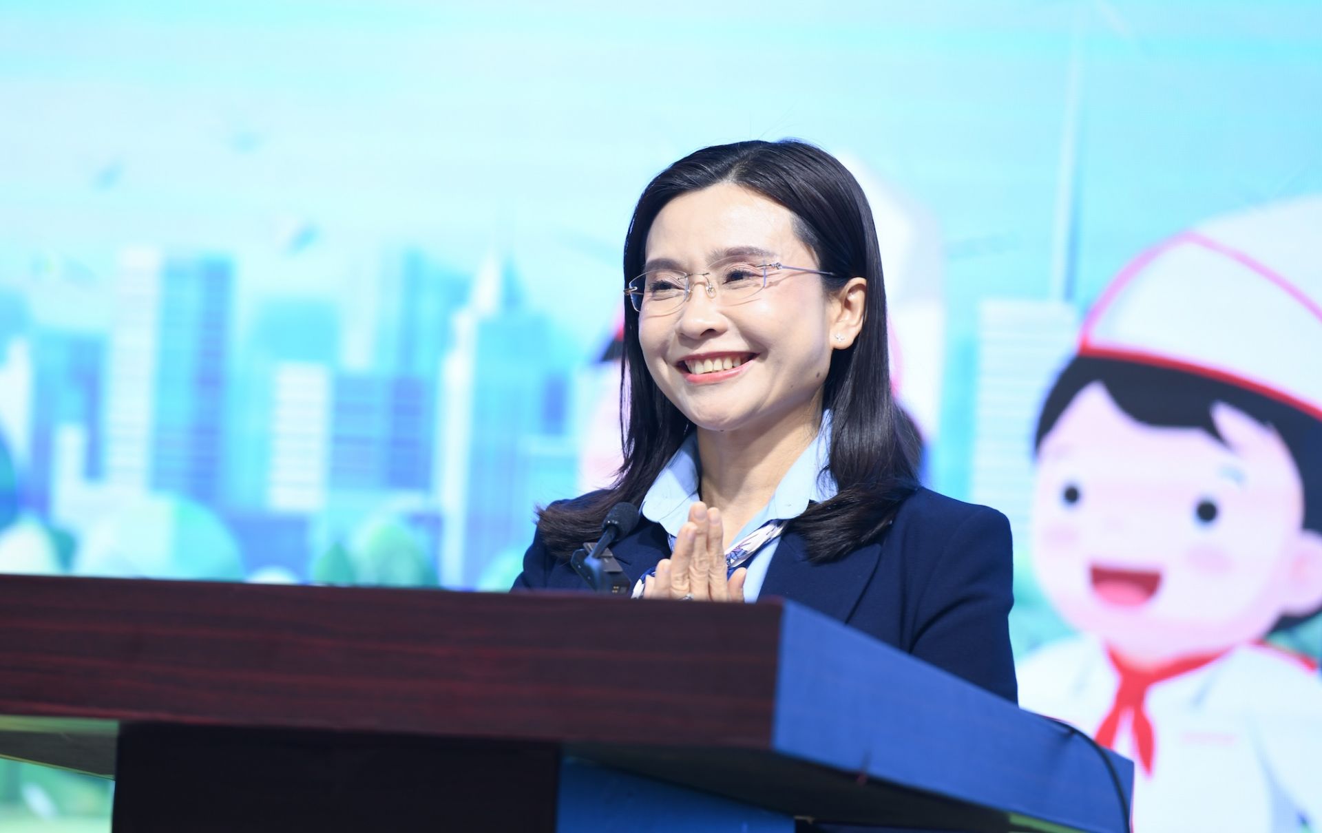 Chị Nguyễn Phạm Duy Trang phát biểu tại lễ trao học bổng.