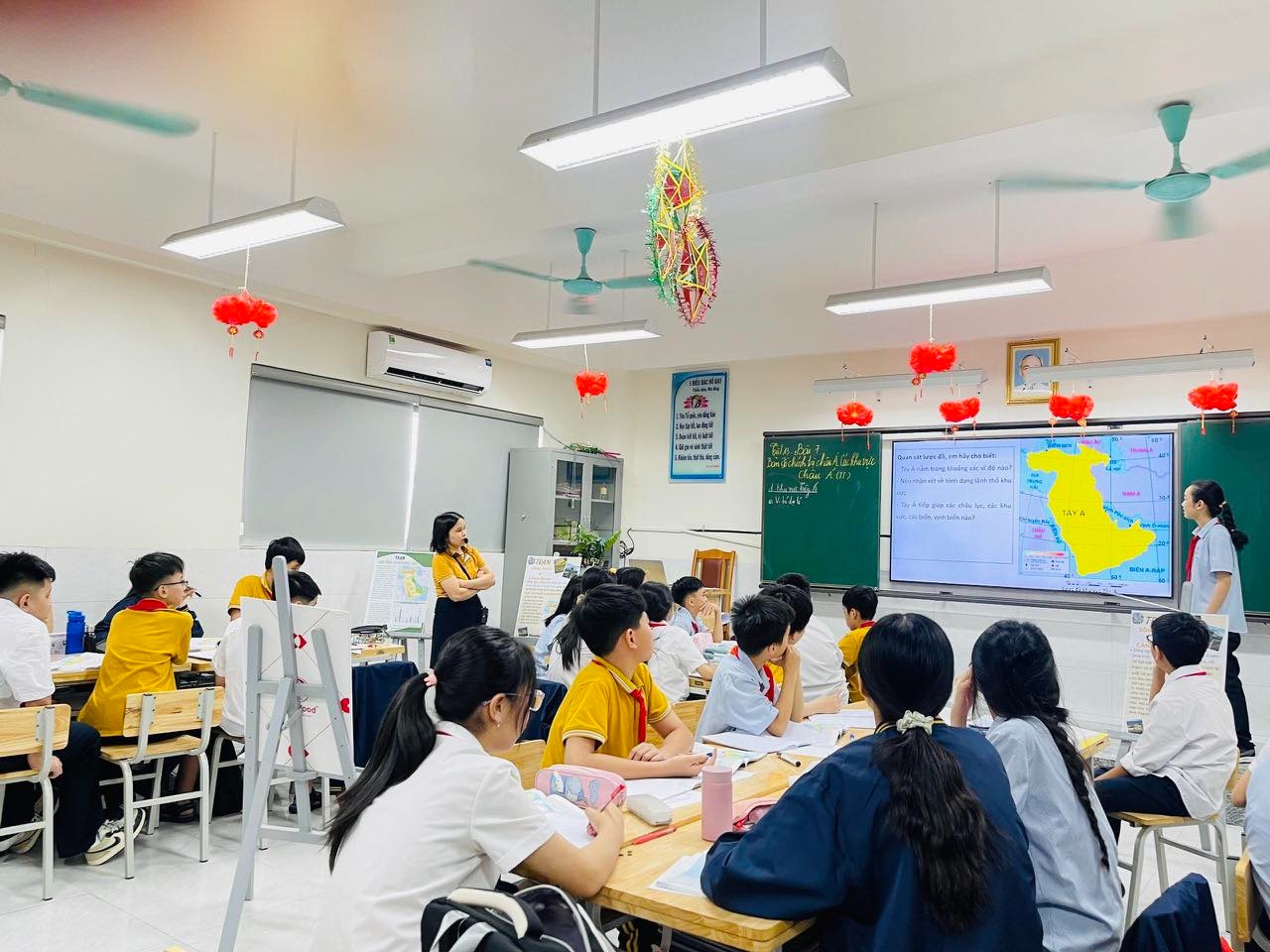 Nhà trường ứng dụng công nghệ số trong giảng dạy.