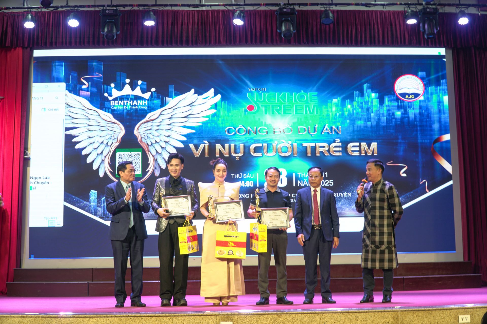 Các Đại sứ sẽ góp sức trong suốt chuỗi hoạt động quyết tâm lan tỏa tinh thần sẻ chia và mang đến thật nhiều nụ cười cho trẻ em có hoàn cảnh khó khăn.