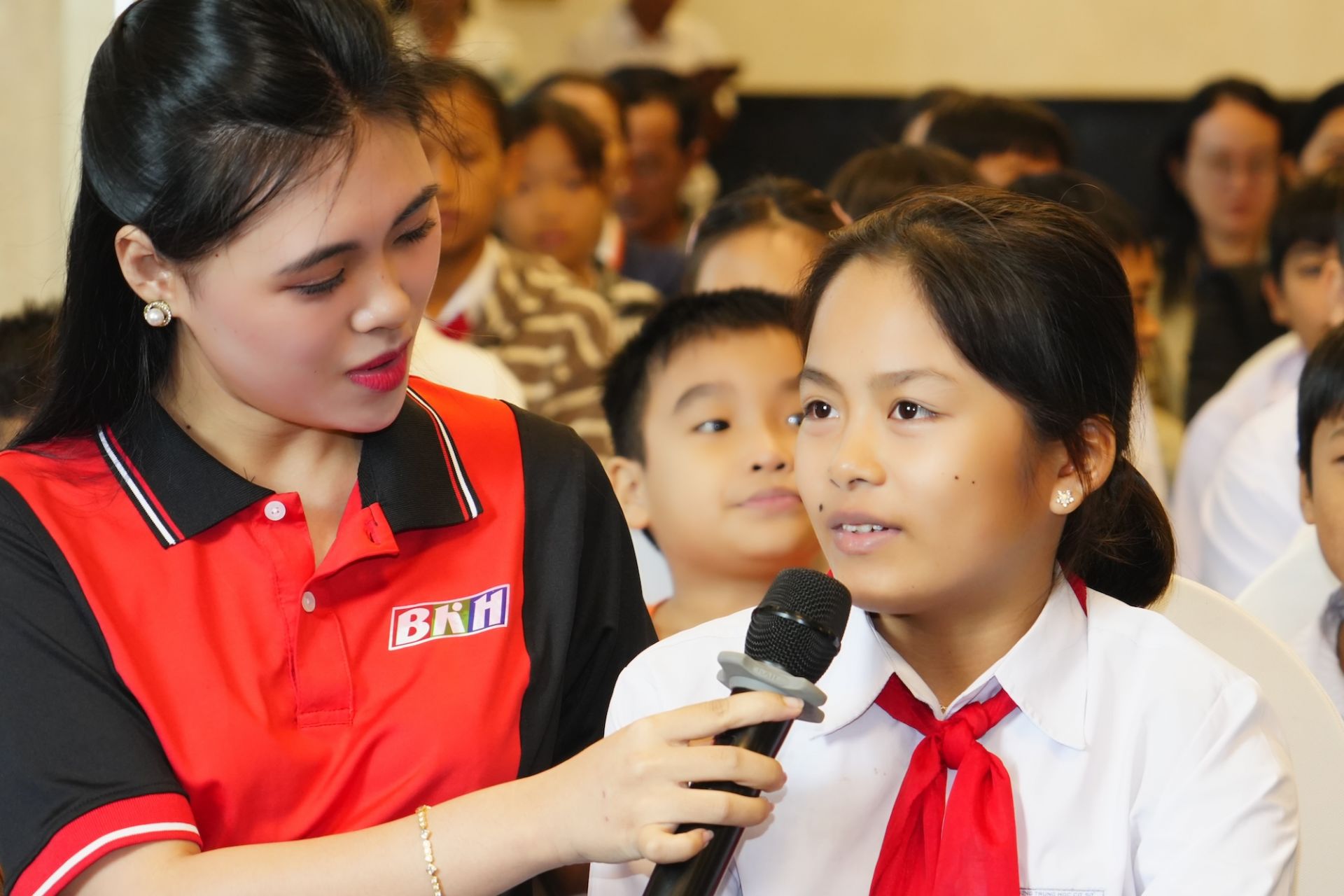 Bạn Phạm Ngọc Bảo Trân – học sinh lớp 9-4, trường Trần Quang Khải, vùng rốn lũ  xã Diên Điền - Khánh Hòa kể những phút giây đối mặt với lũ dữ của gia đình.