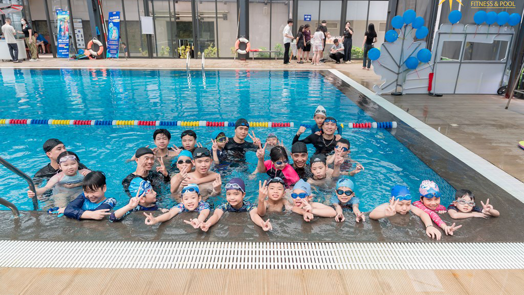 Đội bóng rổ nữ trường Tiểu học Lê Quý Đôn.