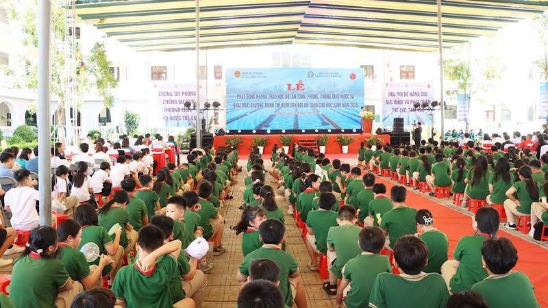 Lễ phát động chương trình “học bơi an toàn, phòng chống đuối nước” tại tỉnh Bắc Ninh.