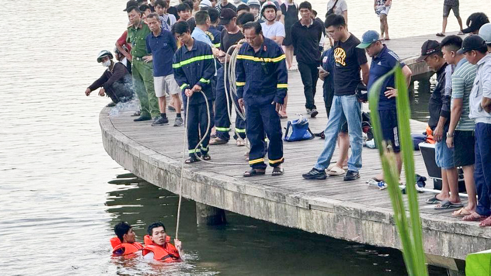 Khi tiếng cười trẻ thơ vụt tắt giữa dòng nước