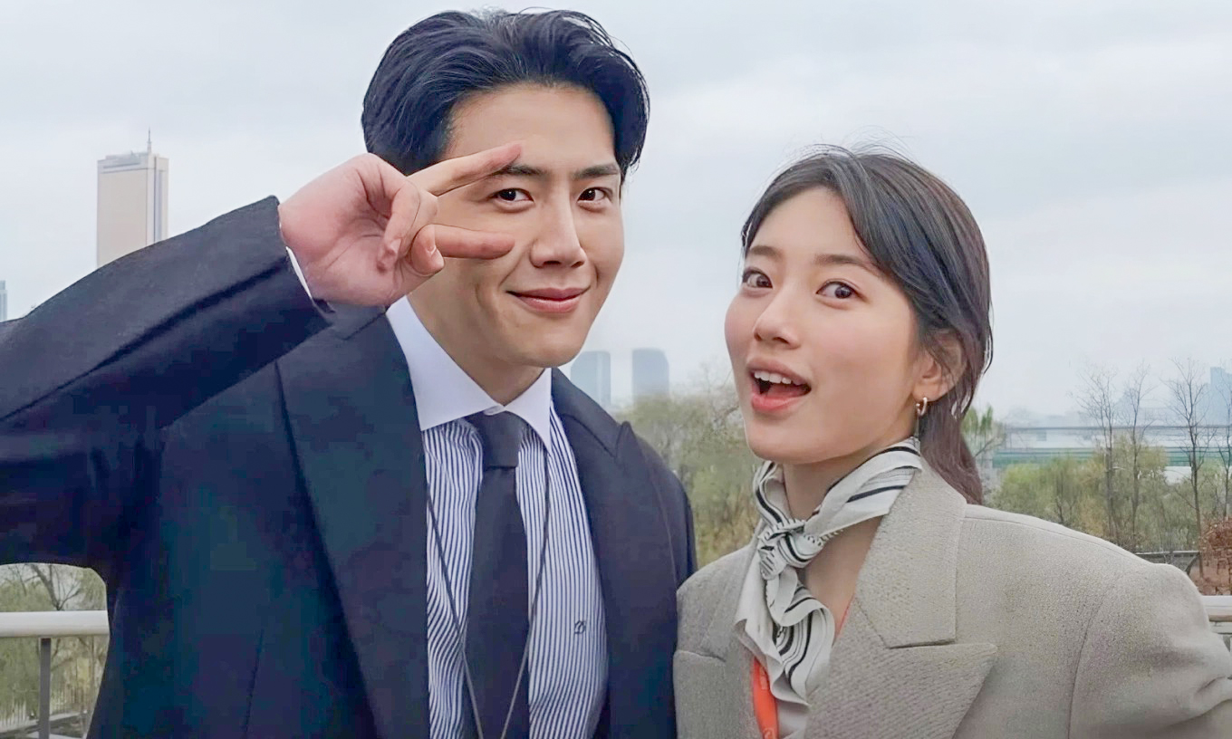 Suzy và Kim Seon Ho là hai ngôi sao chạy bộ ở Hồ Tây.