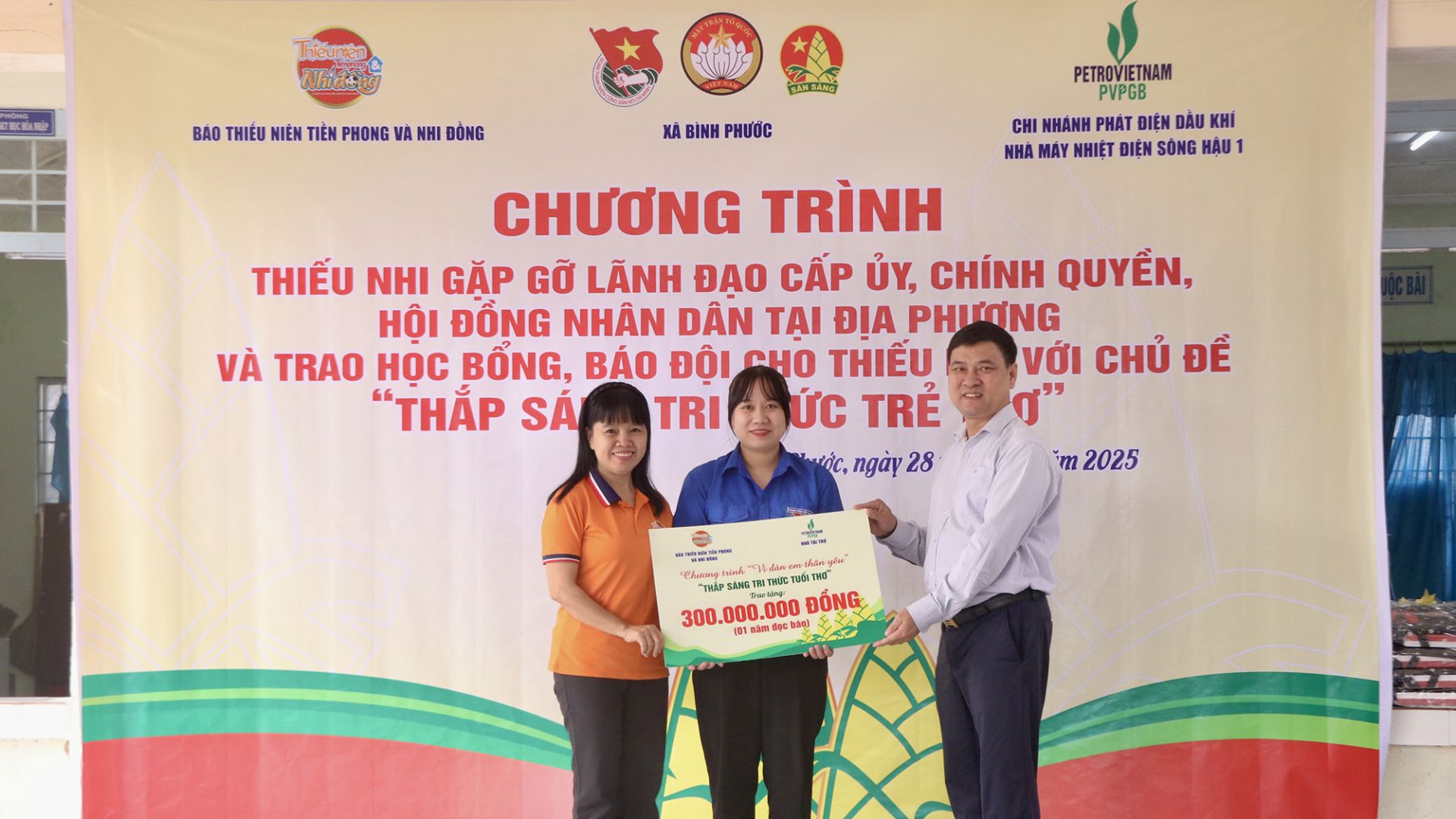 Báo TNTP&NĐ trao tặng chương trình đọc báo miễn phí