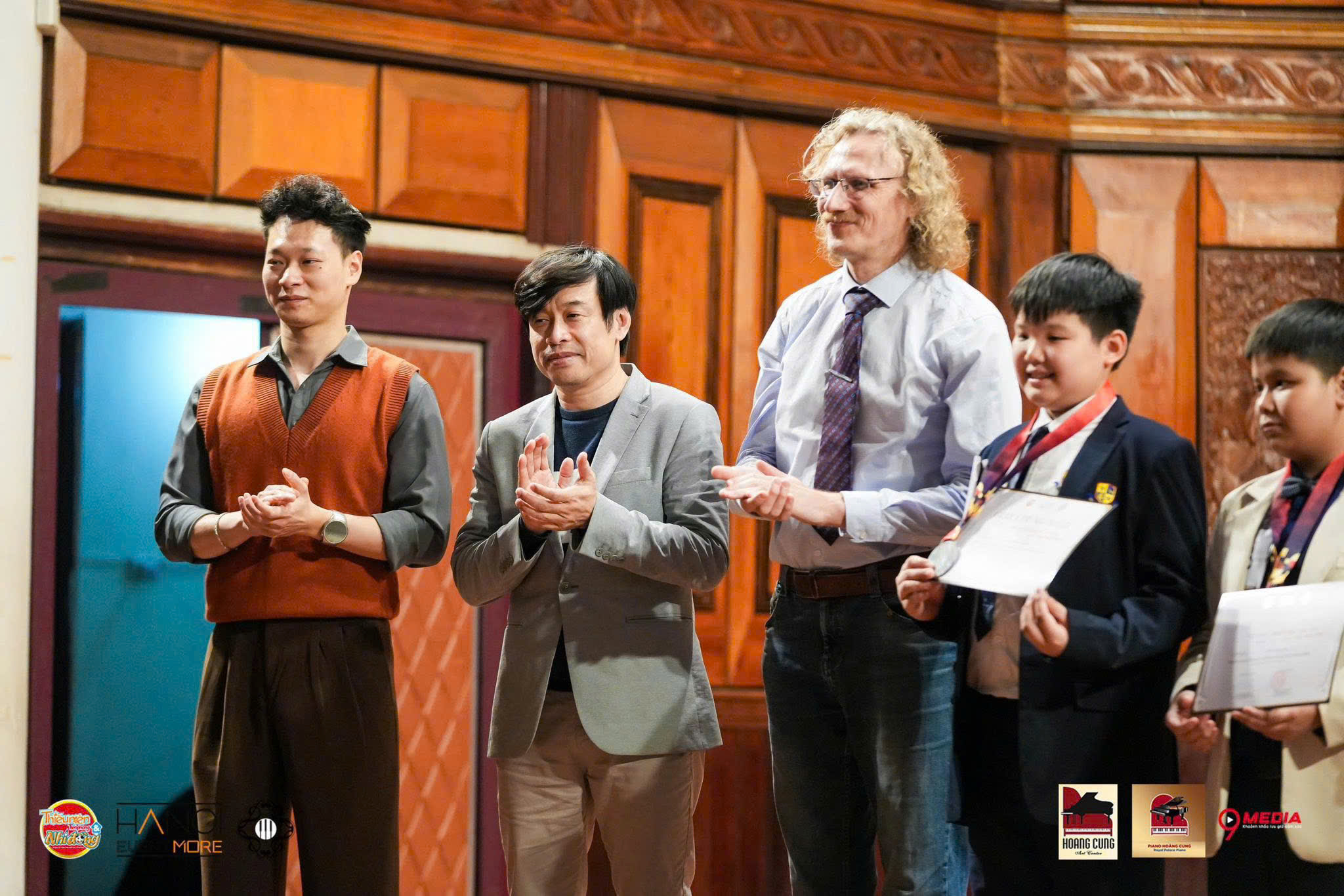 Ban Giám khảo là các chuyên gia, giảng viên có chuyên môn cao, bảo đảm tính công bằng và chất lượng cho cuộc thi.