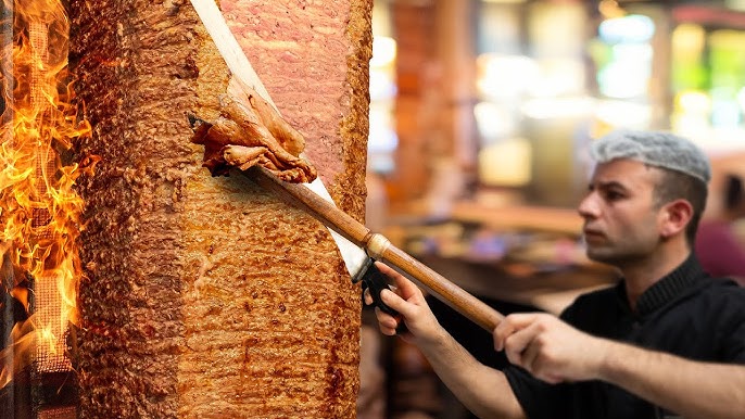 Hành trình hàng thế kỷ của những “cột” thịt nướng doner kebab