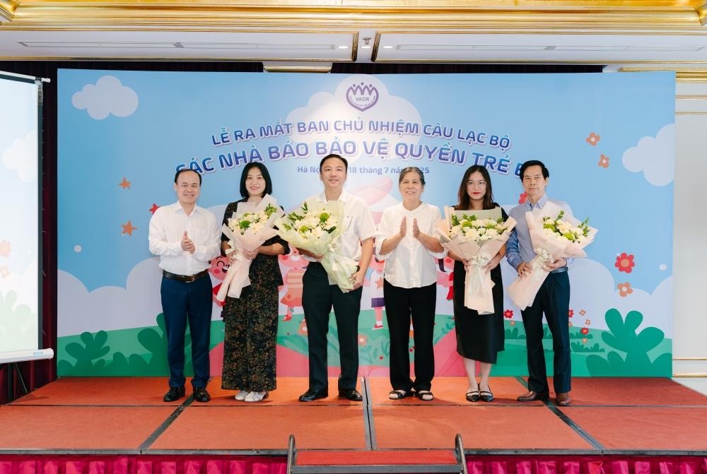 Lễ ra mắt Câu lạc bộ “Các nhà báo bảo vệ quyền trẻ em”.