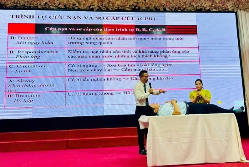 Sở GD&ĐT Hà Nội tập huấn phòng chống TNTT cho thầy cô.