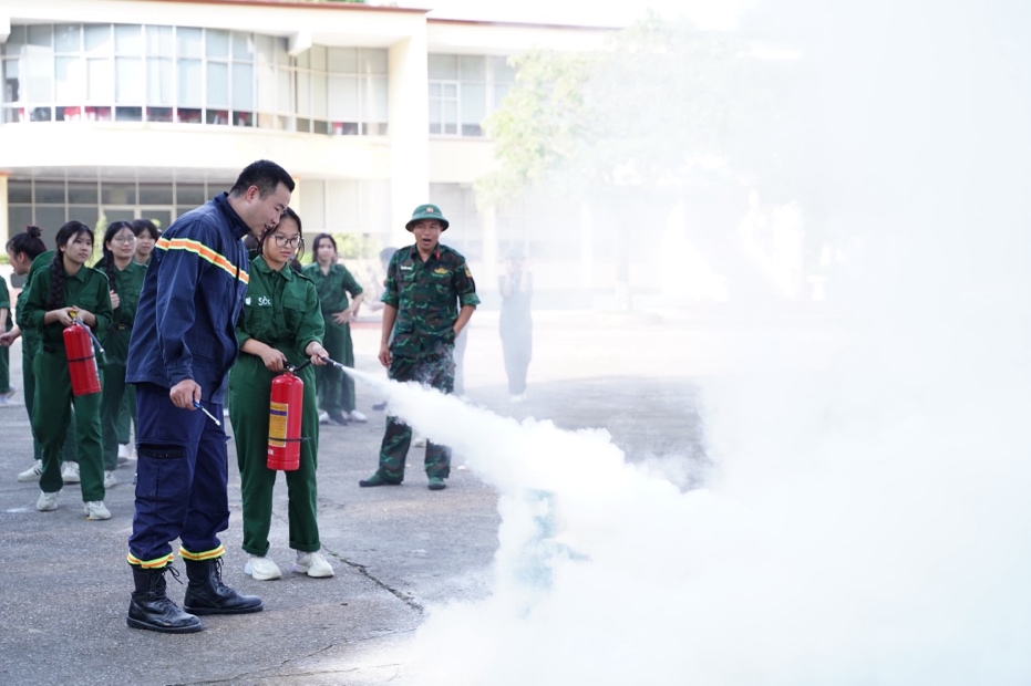 Trẻ em được học các kỹ năng phòng chống tai nạn thương tích tại trại hè do Báo Thiếu niên Tiền phong và Nhi đồng tổ chức.