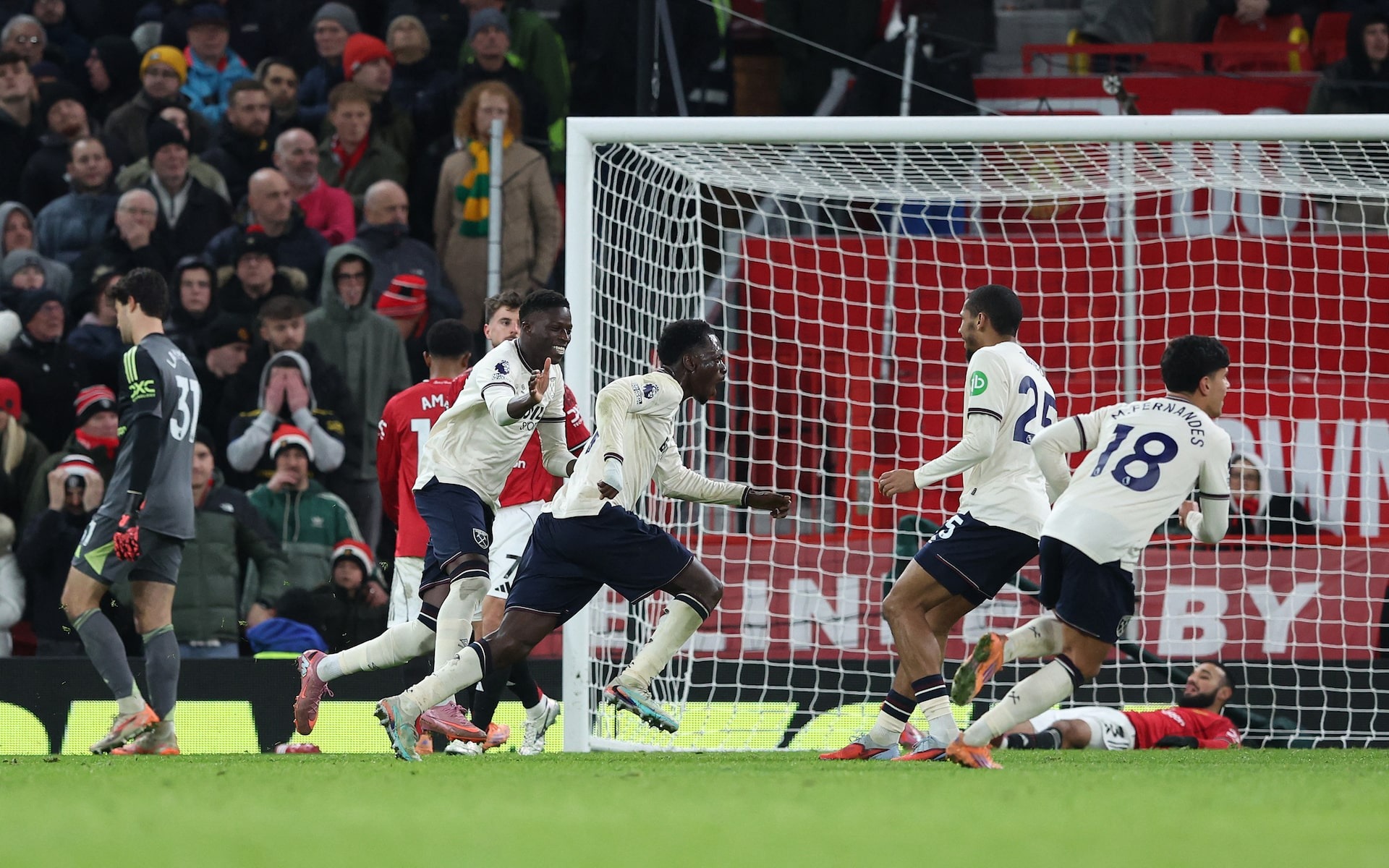 Soungoutou Magassa ấn định tỷ số hòa cho West Ham trước Man Utd trên sân Old Trafford.