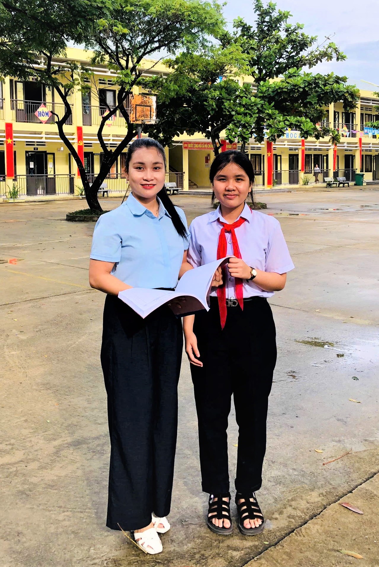 Cô Trần Thị Thanh Tuyết - Giáo viên Tổng phụ trách Đội luôn được học sinh tin tưởng.