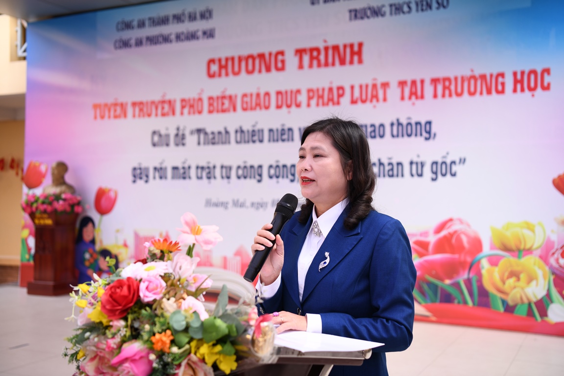 Cô Hiệu trưởng Nguyễn Thị Thu Hà phát biểu tại chương trình.