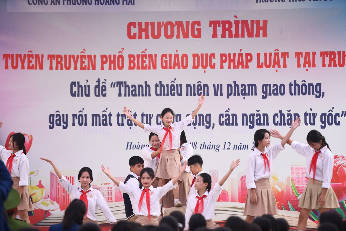 Những tiết mục văn nghệ chào mừng của học sinh trường Yên Sở.