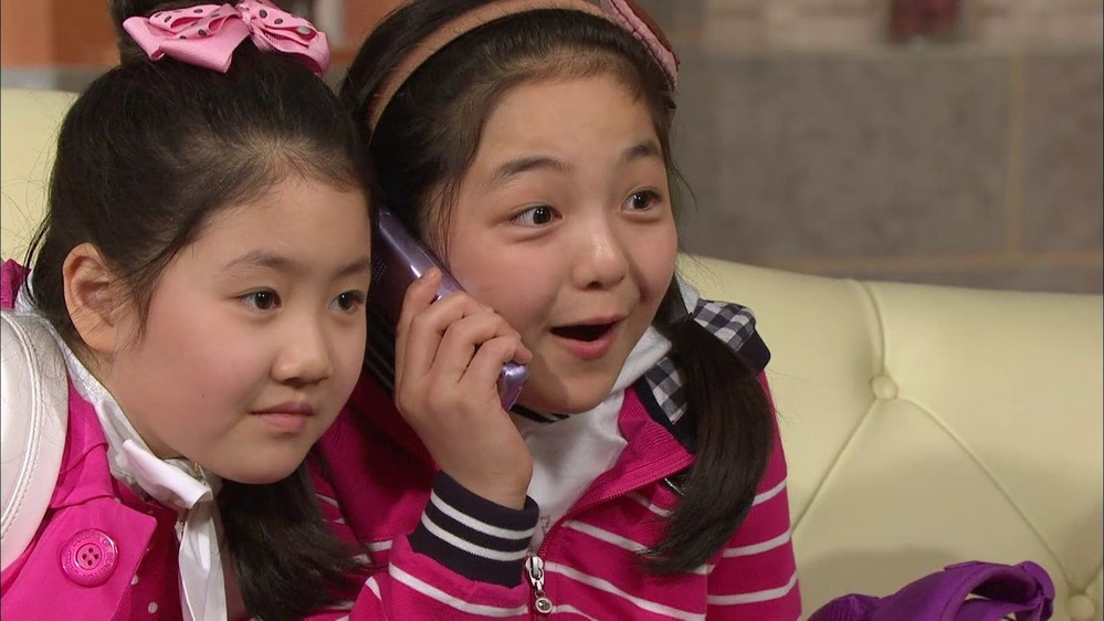 Cuộc sống trái ngược của 2 sao nhí "Gia đình là số 1"