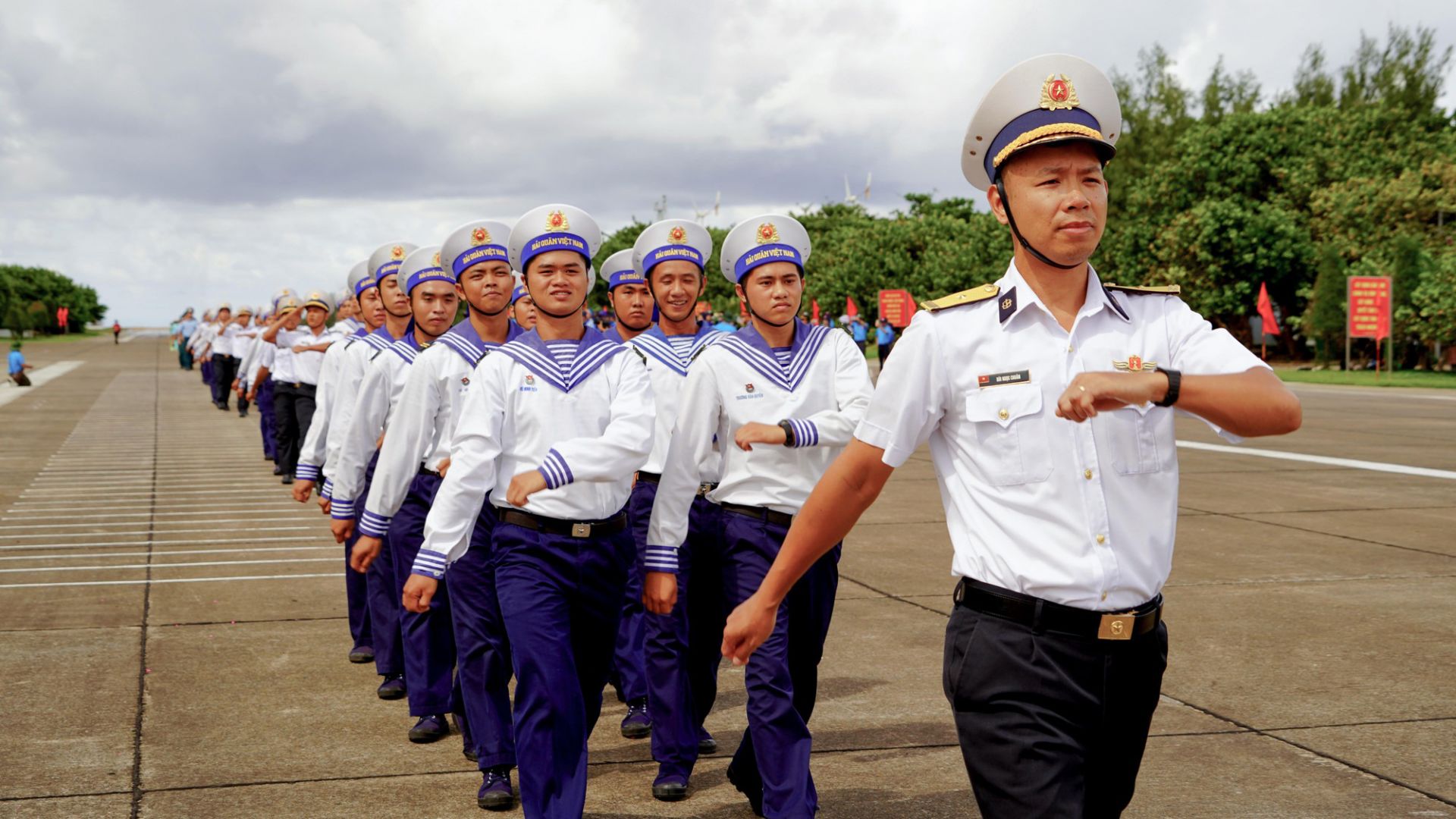 C&aacute;c ch&uacute; hải qu&acirc;n canh giữ quần đảo Trường Sa, tỉnh Kh&aacute;nh H&ograve;a.