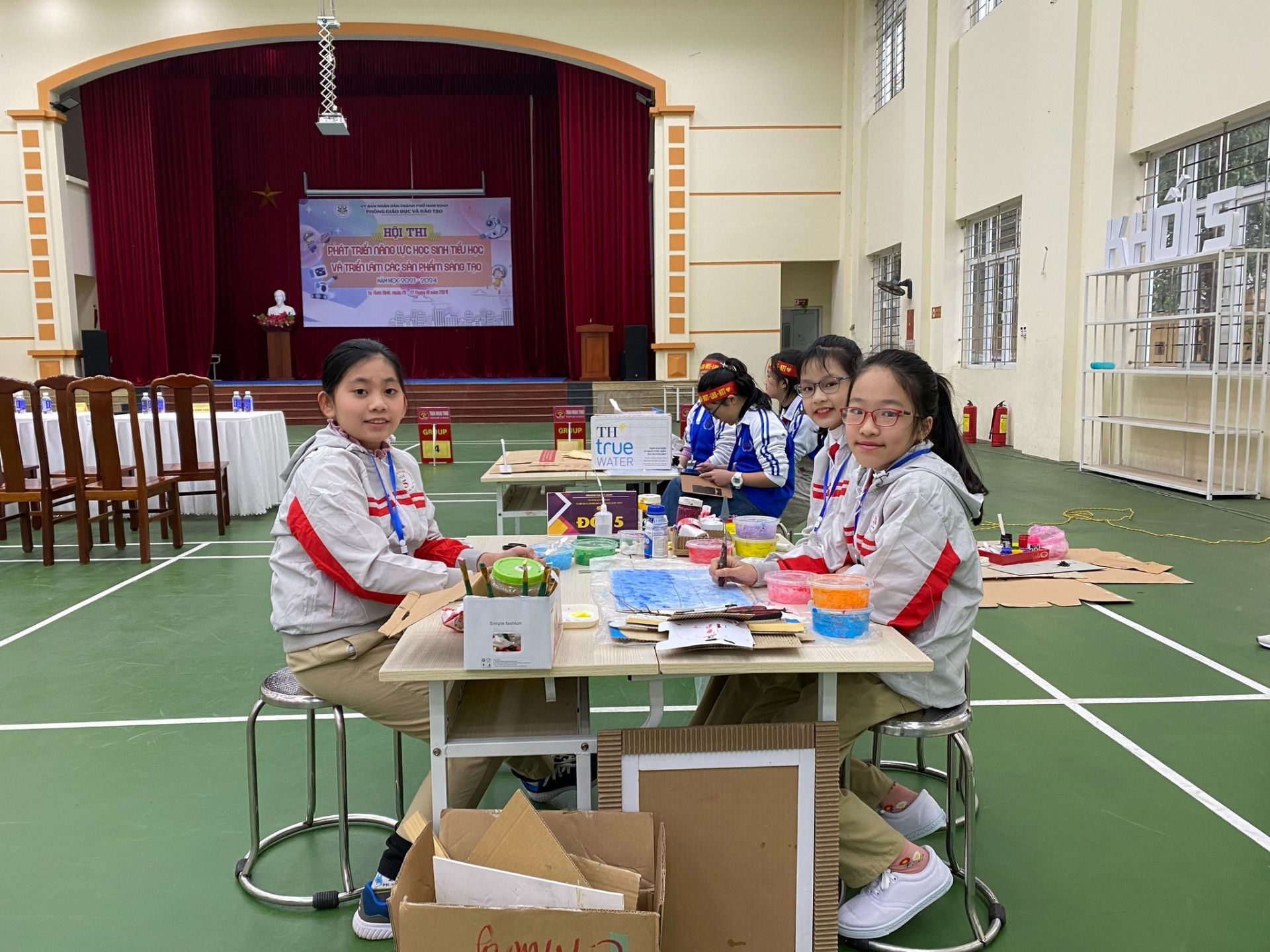 Học sinh nh&agrave; trường tham gia cuộc thi s&aacute;ng tạo với STEM.