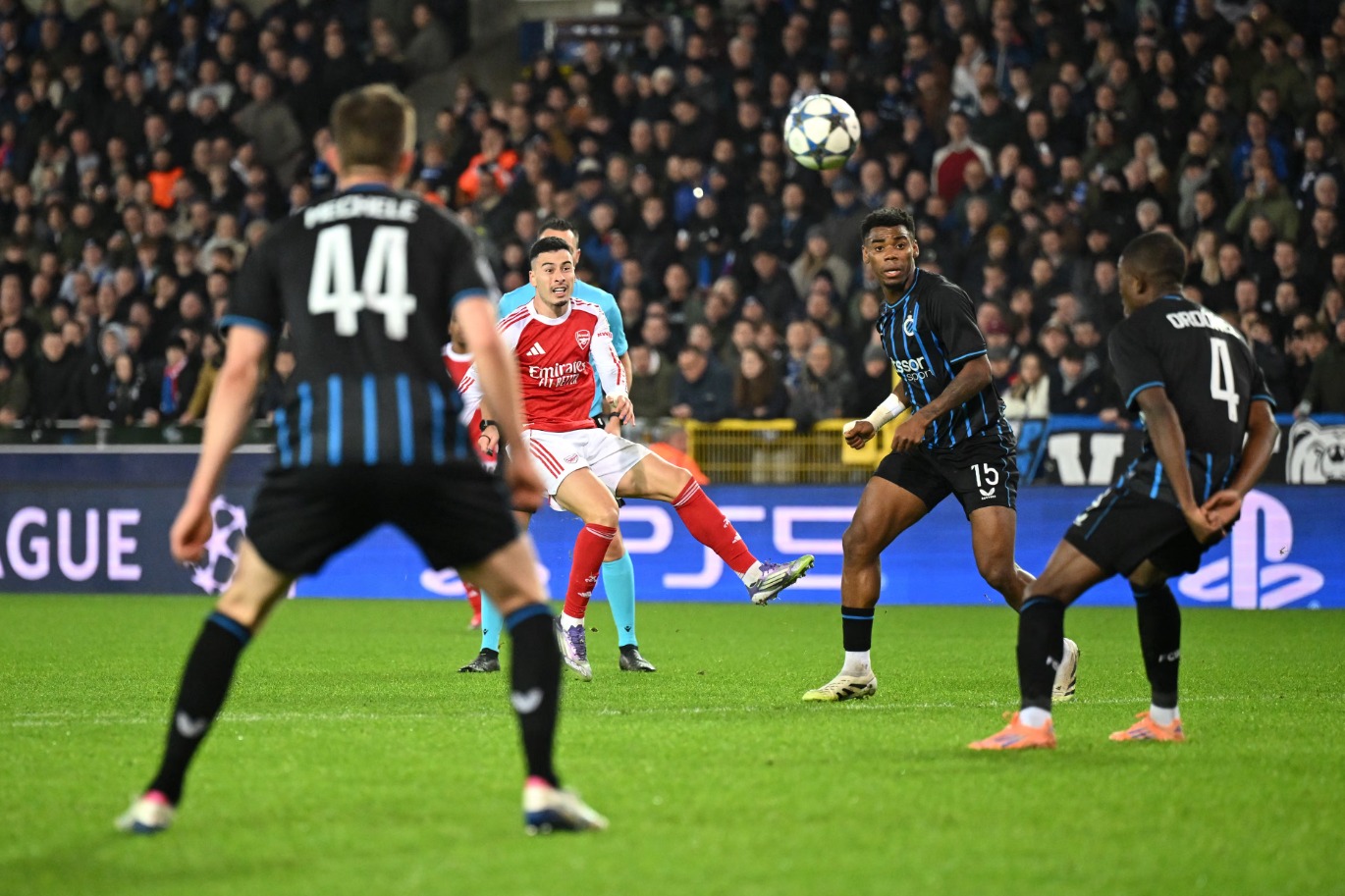 Siêu phẩm cứa lòng của Gabriel Martinelli.