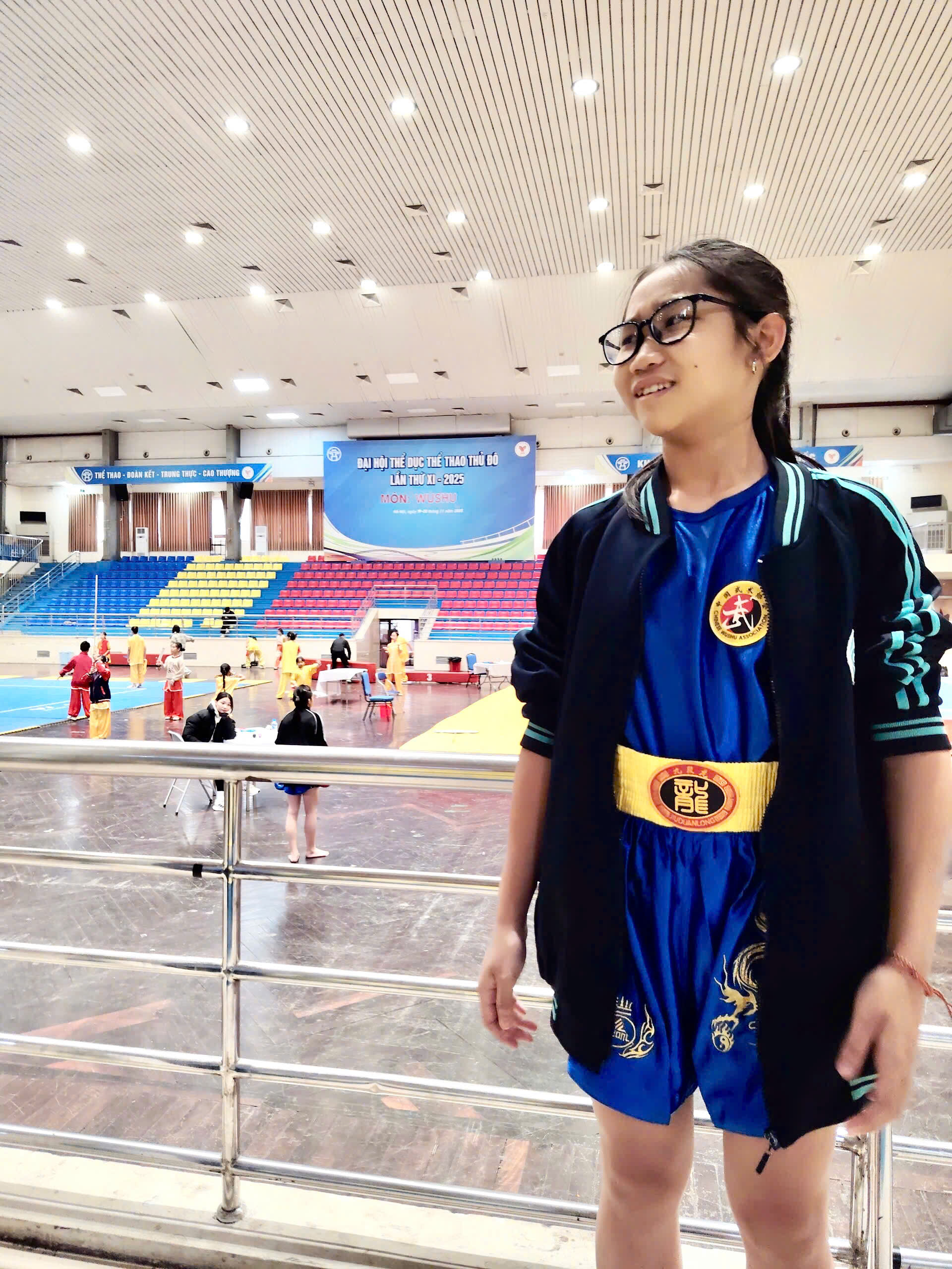 Kh&aacute;nh V&acirc;n mặc trang phục thi đấu đại diện cho trường THCS Giảng V&otilde; 2.