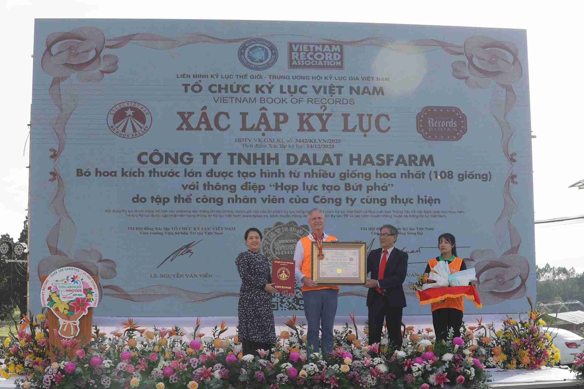 T&aacute;c phẩm được x&aacute;c lập Kỷ lục Việt Nam.