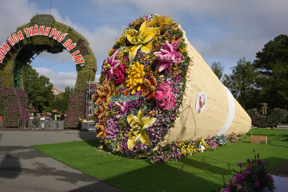 Bó hoa 10 tấn ở Đà Lạt xác lập kỷ lục Việt Nam