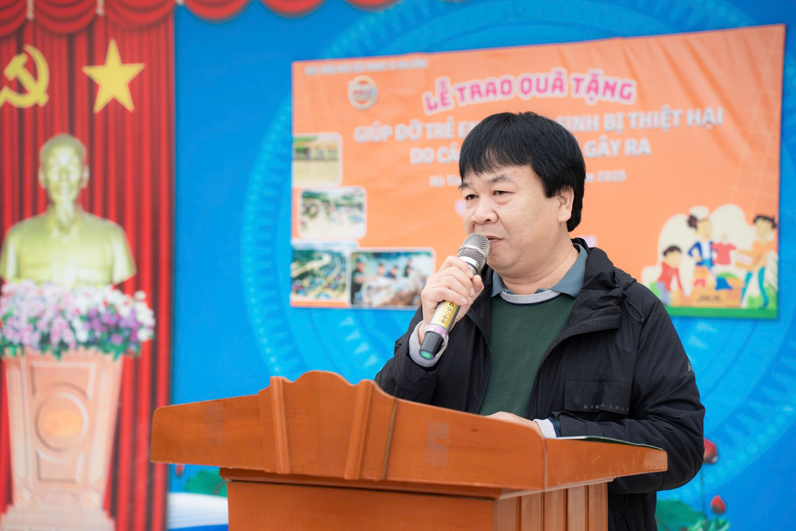 Nh&agrave; b&aacute;o Phan Việt H&ugrave;ng - 