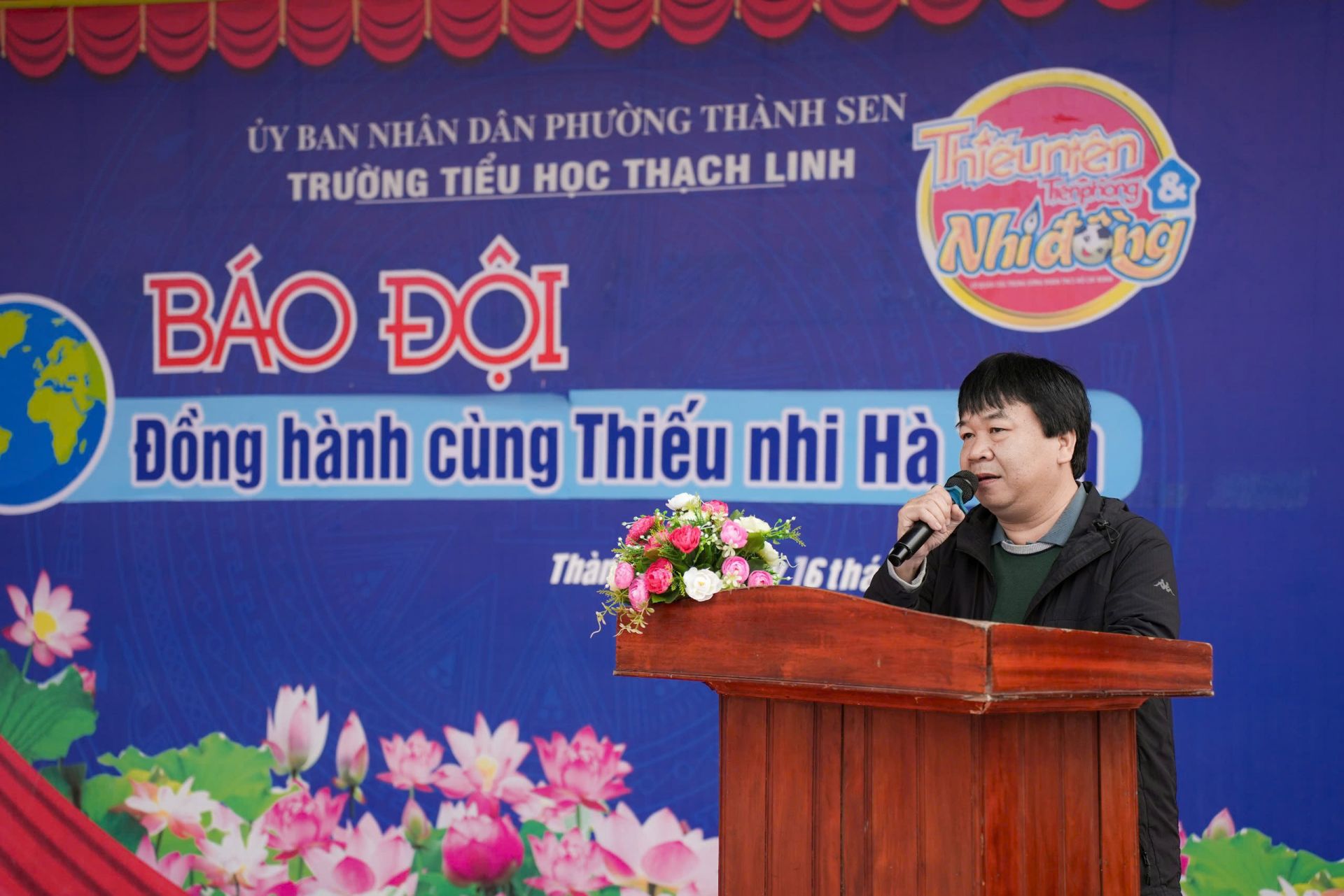 Nh&agrave; b&aacute;o Phan Việt H&ugrave;ng ph&aacute;t biểu tại chương tr&igrave;nh 