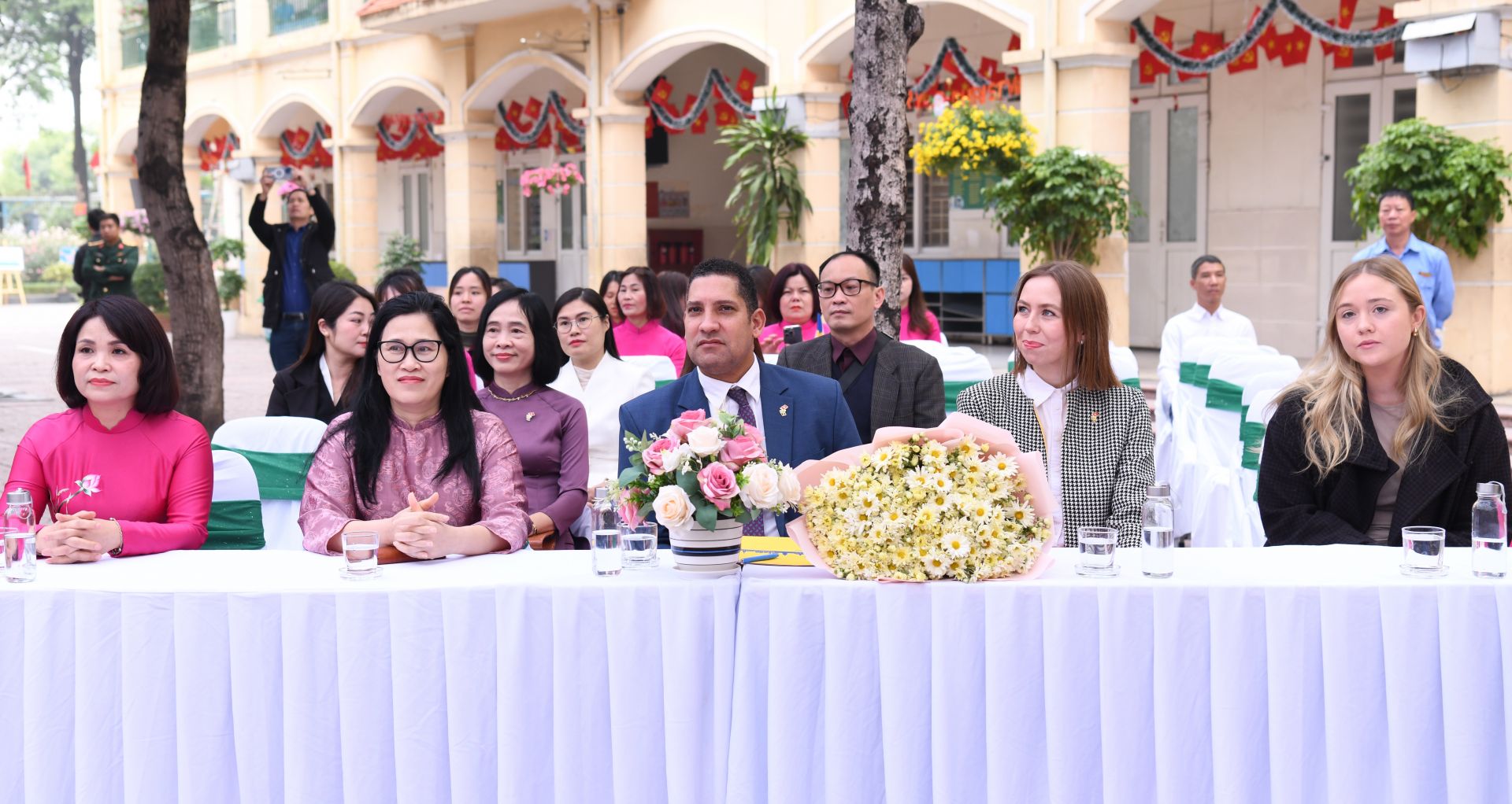 C&aacute;c đại biểu tham dự chương tr&igrave;nh.
