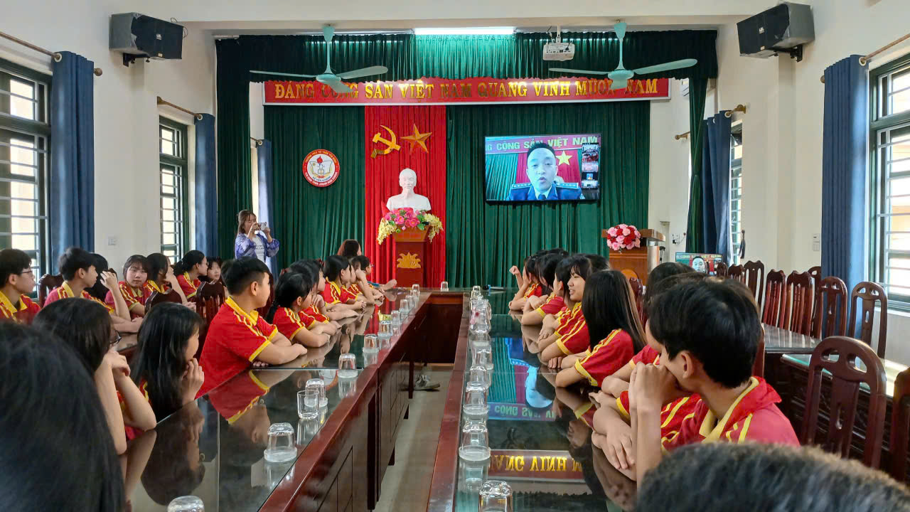 Giao lưu trực tuyến kết nối học trò từ biển tới bản làng