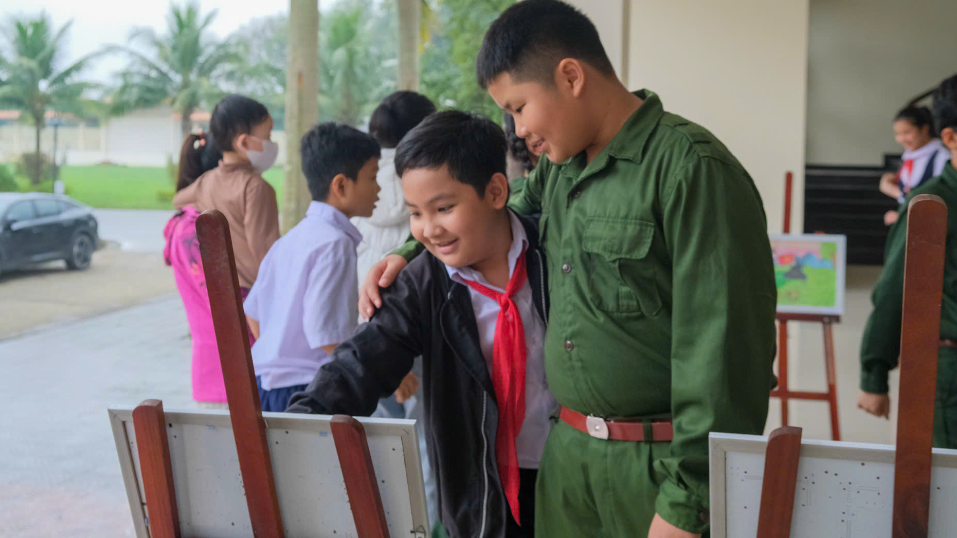 Học sinh Tiểu học Thuận Hòa “Theo bước chân người anh hùng”