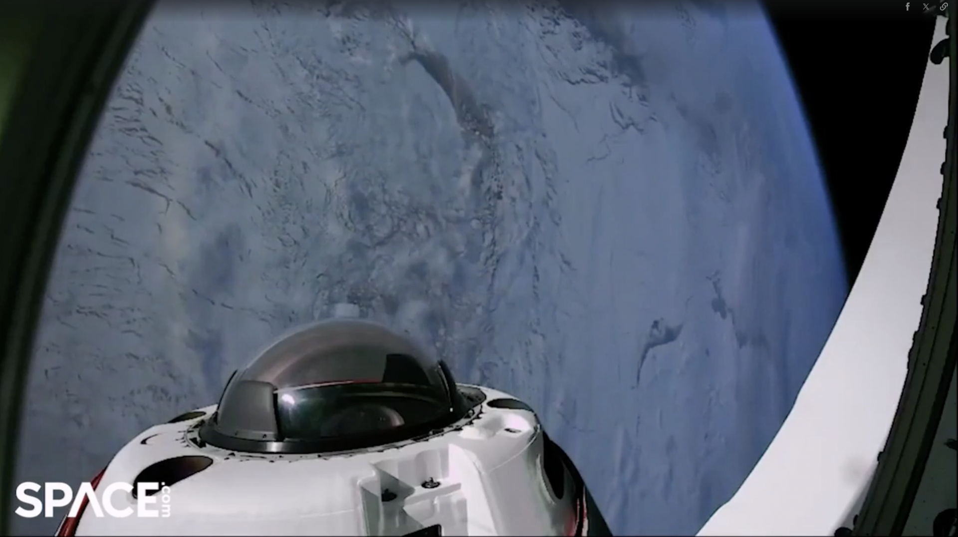 H&igrave;nh ảnh về cực Tr&aacute;i Đất nh&igrave;n từ t&agrave;u Crew Dragon của nhiệm vụ Fram2. 