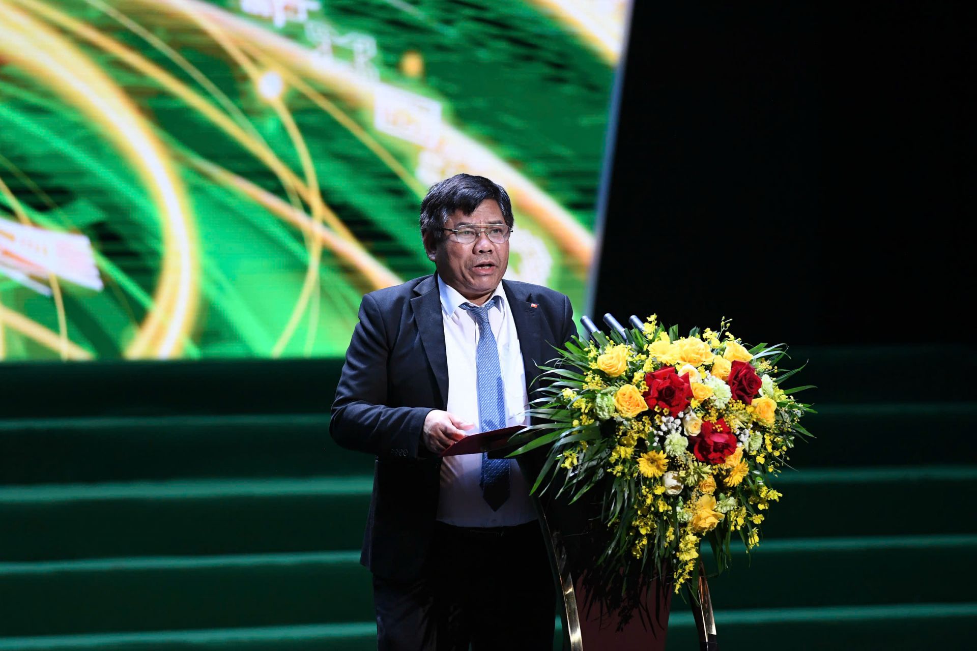 Thứ trưởng Bộ D&acirc;n tộc v&agrave; T&ocirc;n gi&aacute;o Y Th&ocirc;ng ph&aacute;t biểu tại chương tr&igrave;nh.