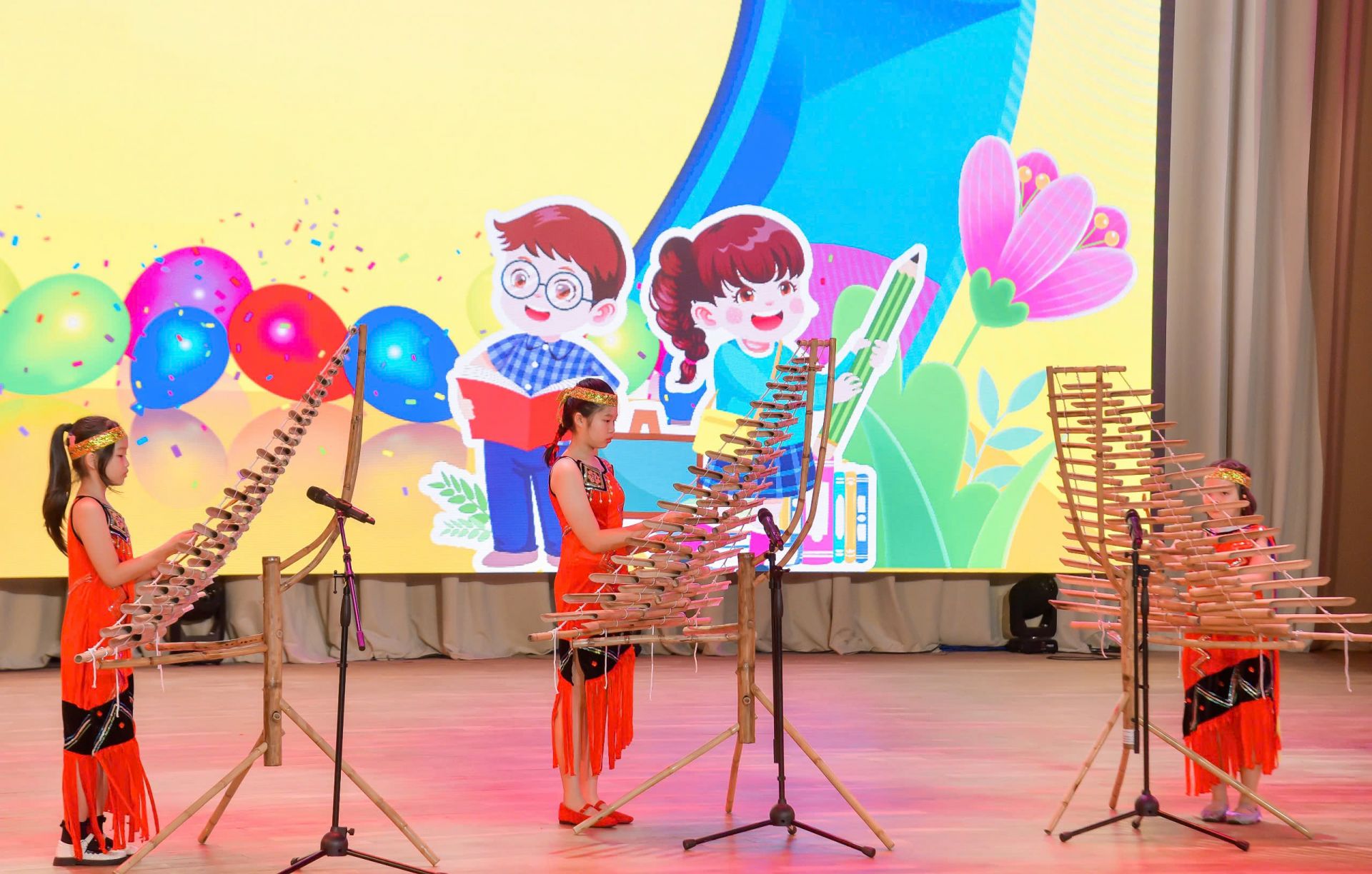 C&aacute;c tiết mục văn nghệ đặc sắc tại chương tr&igrave;nh.