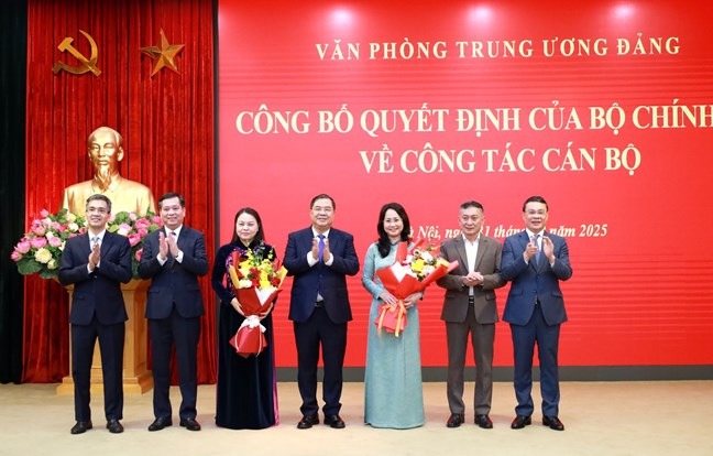Đồng ch&iacute; Trần Cẩm T&uacute;, Ủy vi&ecirc;n Bộ Ch&iacute;nh trị, Thường trực Ban B&iacute; thư ph&aacute;t biểu tại Hội nghị. 