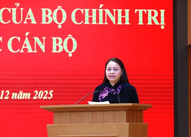 Nguyễn Thị Thu H&agrave;, Ph&oacute; Ch&aacute;nh Văn ph&ograve;ng Thường trực Văn ph&ograve;ng Trung ương Đảng ph&aacute;t biểu nhận nhiệm vụ. 