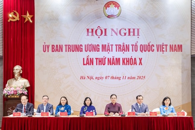 Tại Hội nghị Ủy ban Trung ương Mặt trận Tổ quốc Việt Nam lần thứ 5, kh&oacute;a X đ&atilde; tổ chức Hội nghị lấy &yacute; kiến g&oacute;p &yacute; của c&aacute;c vị Ủy vi&ecirc;n Ủy ban Trung ương MTTQ Việt Nam v&agrave;o dự thảo c&aacute;c văn kiện tr&igrave;nh Đại hội đại biểu to&agrave;n quốc lần thứ XIV của Đảng.
