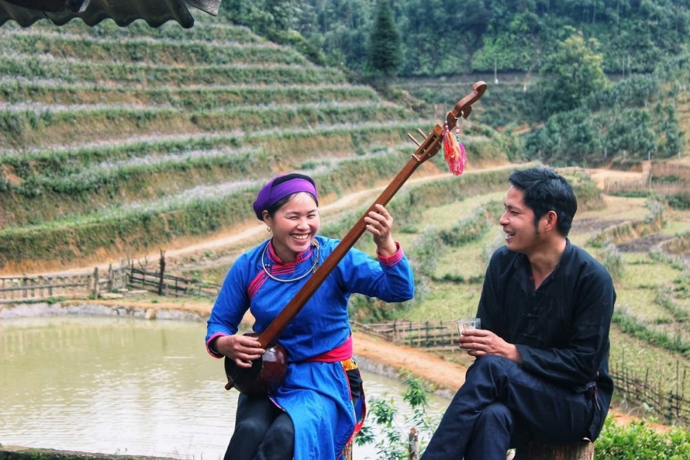 Gia đ&igrave;nh anh chị đ&atilde; mang văn h&oacute;a địa phương th&agrave;nh m&ocirc; h&igrave;nh du lịch h&uacute;t kh&aacute;ch.
