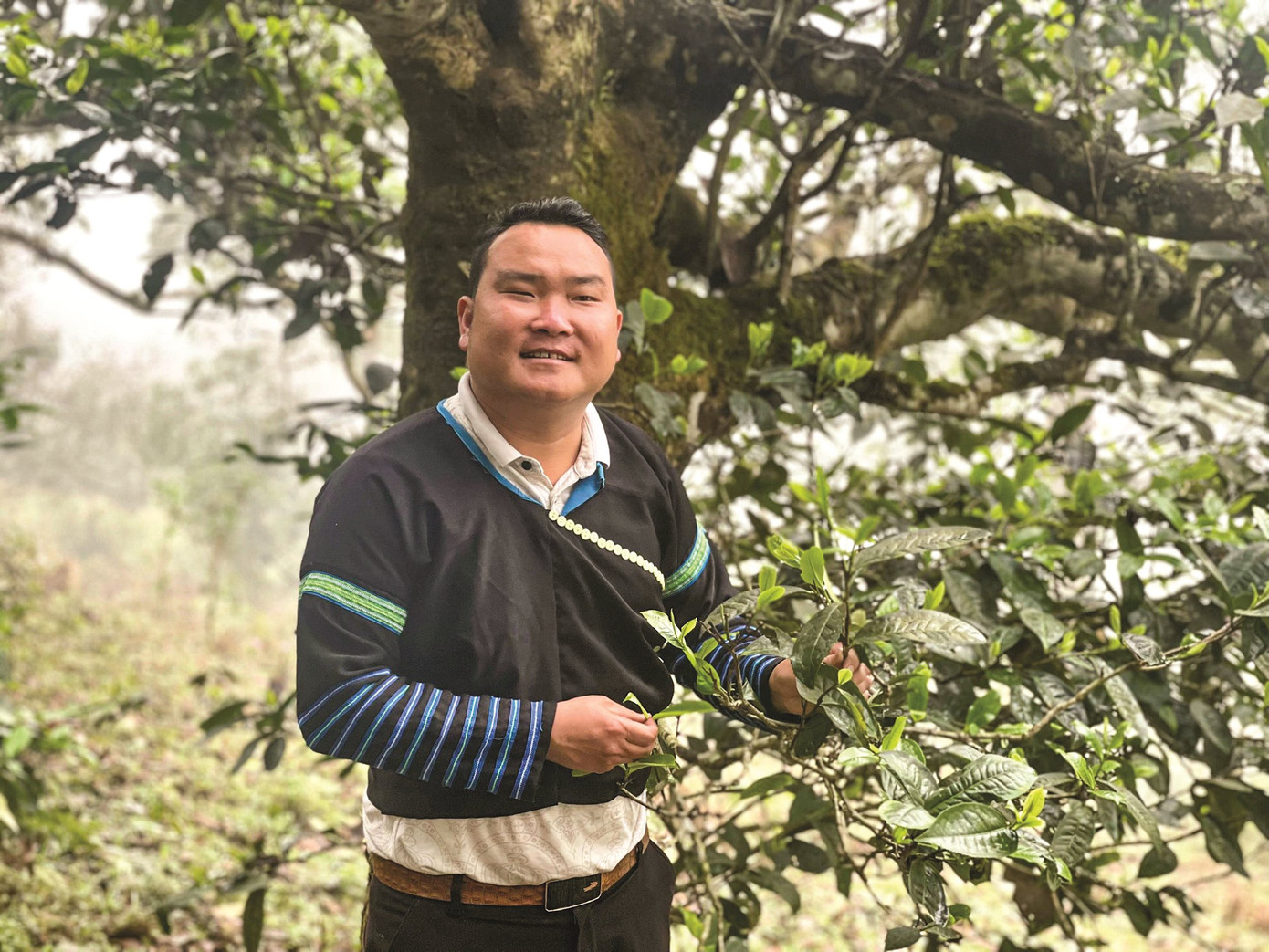 Ch&acirc;n dung anh c&aacute;n bộ x&atilde; người M&ocirc;ng - S&ugrave;ng A Tủa. 