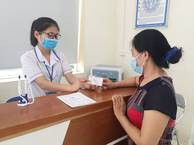 Người d&acirc;n sử dụng Bảo hiểm y tế trong việc hỗ trợ c&aacute;c chi ph&iacute; kh&aacute;m, chữa bệnh.