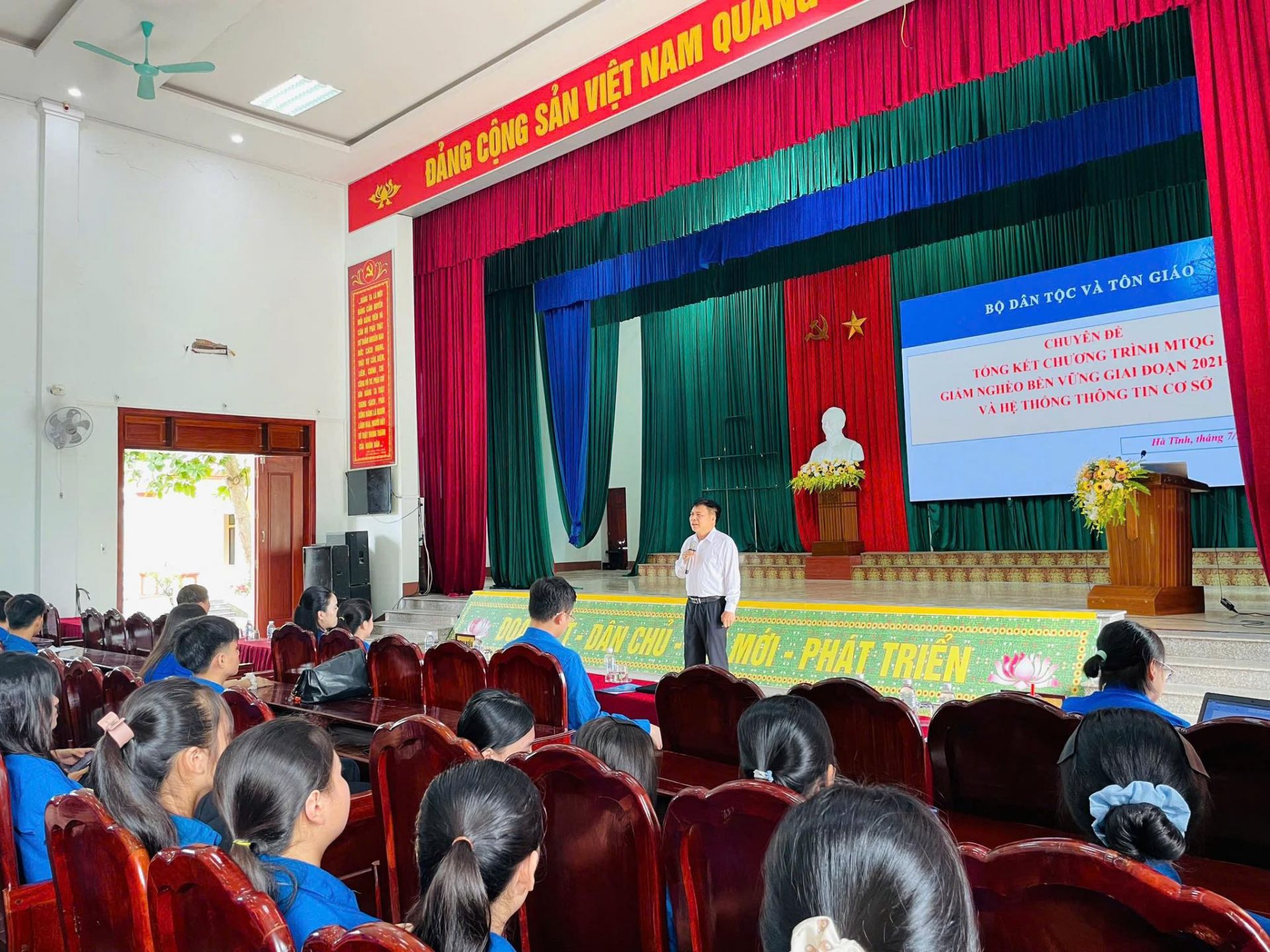 Tại chương tr&igrave;nh, nhiều vấn đề về việc trang bị th&ecirc;m kiến thức v&agrave; kỹ năng truyền th&ocirc;ng cơ bản cho c&aacute;c đo&agrave;n vi&ecirc;n, thanh ni&ecirc;n được thảo luận kỹ lưỡng. 