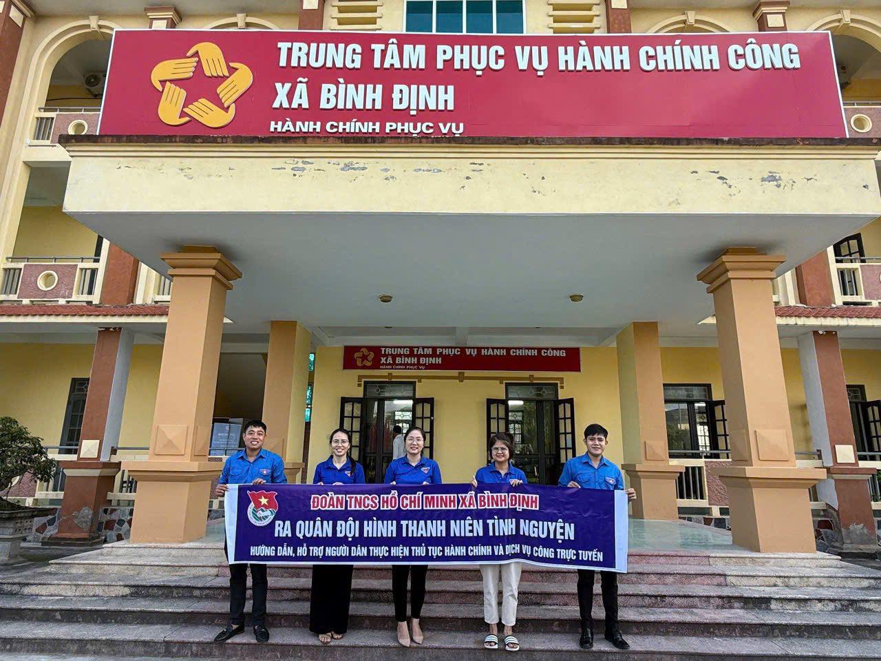C&aacute;c t&igrave;nh nguy&ecirc;n vi&ecirc;n thuộc đội t&igrave;nh nguyện sẵn s&agrave;ng ra qu&acirc;n hỗ trợ tại c&aacute;c Trung t&acirc;m phục vụ h&agrave;nh ch&iacute;nh c&ocirc;ng.