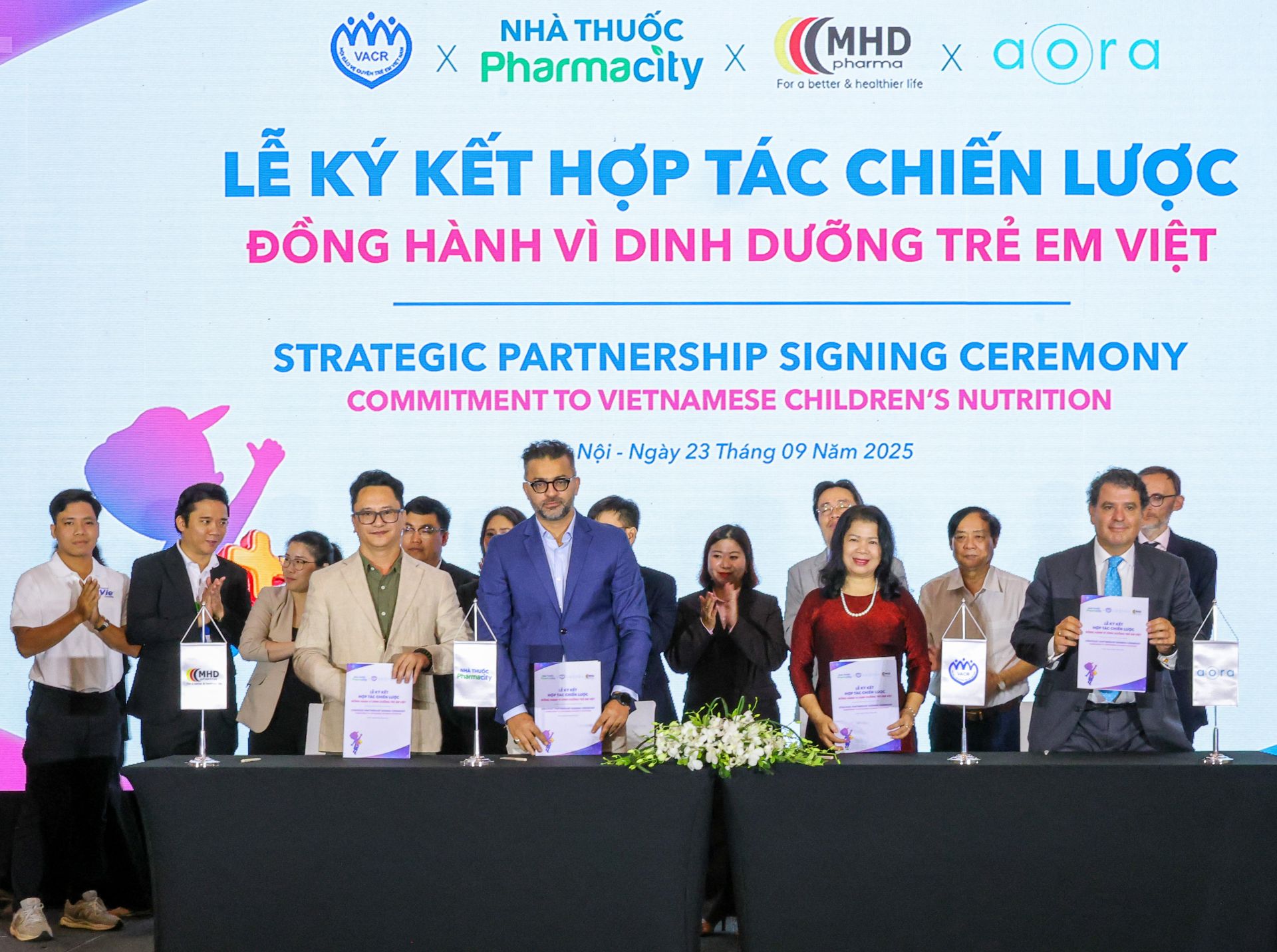 C&aacute;c đơn vị đồng h&agrave;nh k&yacute; kết hợp t&aacute;c chiến lược.