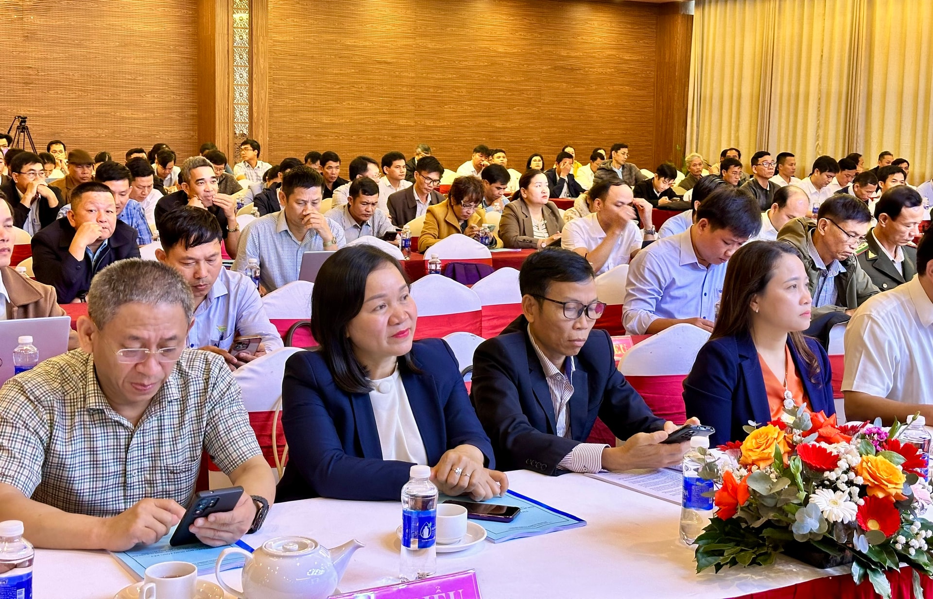 Đại biểu tham dự hội nghị.